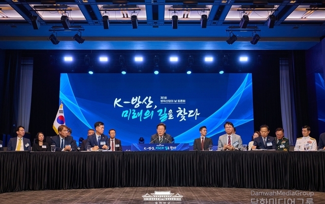 이재명 대통령, 제1회 방위산업의 날 토론회 주재… “K-방산, 미래 전략산업으로 도약”