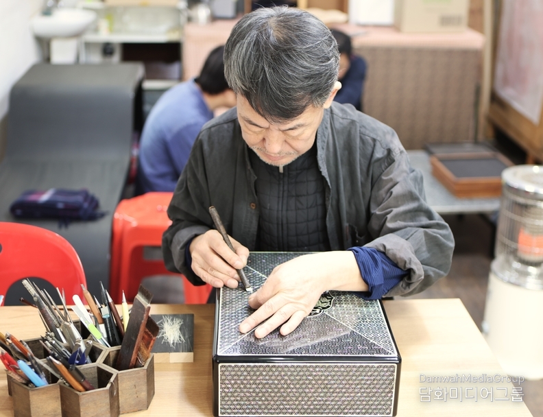 국가무형문화재 나전장 최상훈, (사진=담화미디어그룹)
