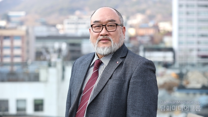  ”사는 이야기 화양연화” K-미술 대표작가 김용모 화백, (사진-담화미디어그룹)