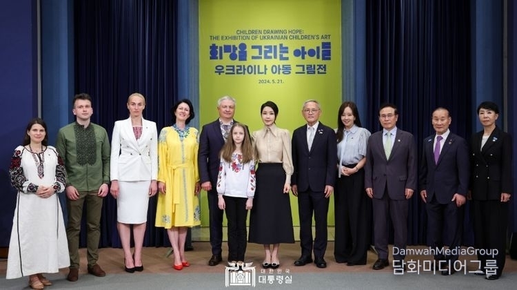 First Lady Kim Keon-hee (7th from the left) poses with guests at the “Children Drawing Hope: Ukrainian Children's Painting Exhibition' at the Cheong Wa Dae on May 21. / Courtesy of the Presidential Office