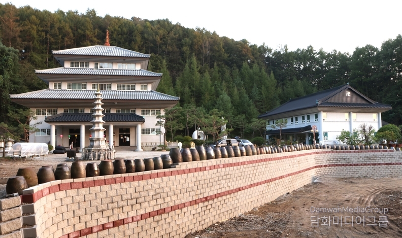 담화문화재단 소유 벽사초불정사 전경