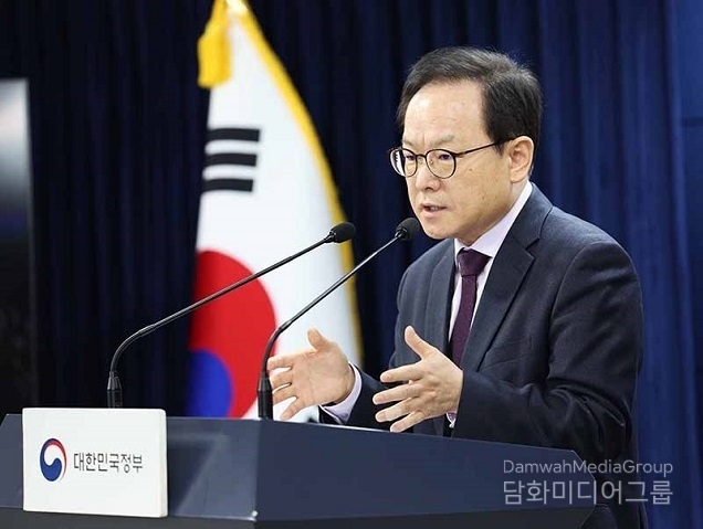 공직자 육아휴직 수당 확대…신혼·청년엔 저렴한 임대주택 공급