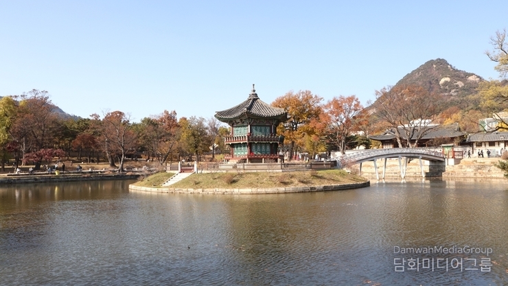 [담화총사 칼럼] 가을, 경복궁 향원정에서 만난 한국의 정수精髓