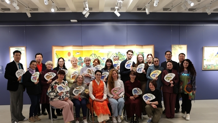 K-민화의 붓끝에서 피어난 평화 “벨라루스에서 다시 확인한 한국 전통美의 힘”