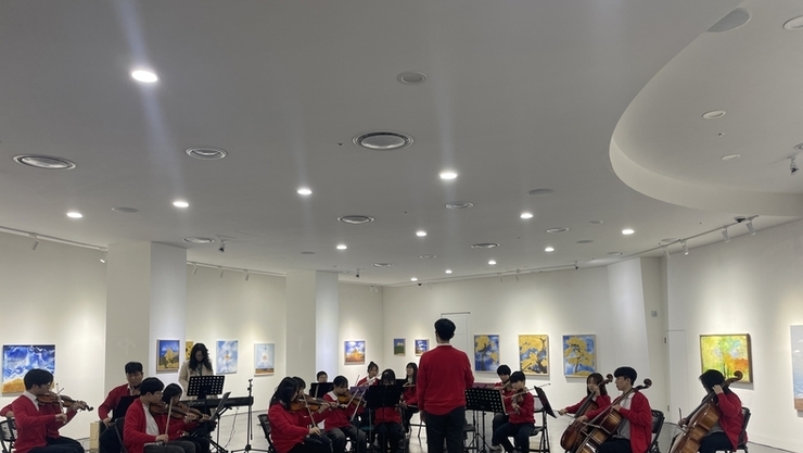 더갤러리에서 2025 선물 展 (선택받은 자의 예물)열려